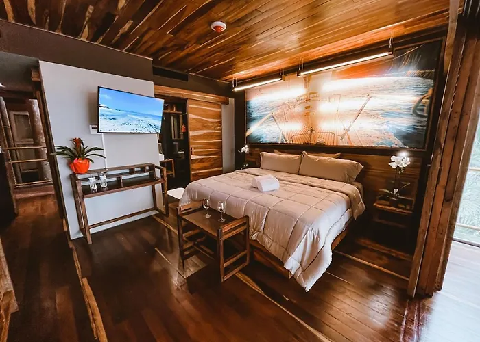 Nautical Design Apartment Near Beach